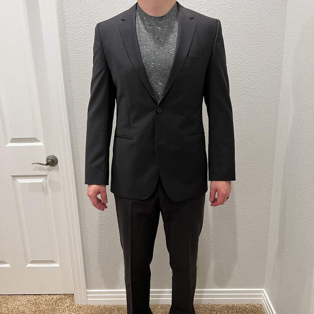 Men's Hugo Boss Suit. Navy stripe pattern. 40 Regular. 34 inch waist.